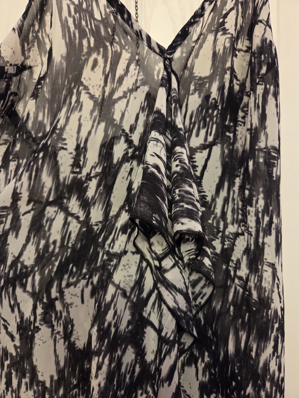 Guess Black & White Printed Ruffle Cami - Picture 2 of 5